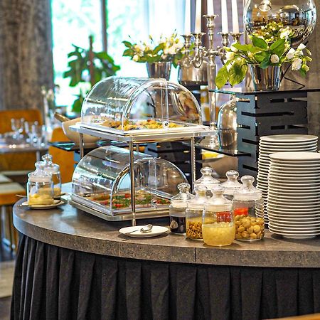 Willa Port Ostróda Exteriör bild A buffet at a hotel