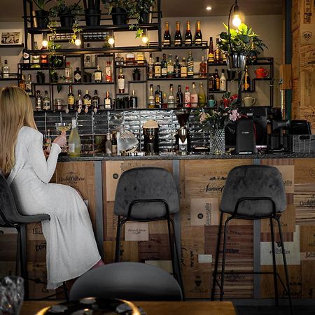 Willa Port Ostróda Exteriör bild A woman sitting at a bar