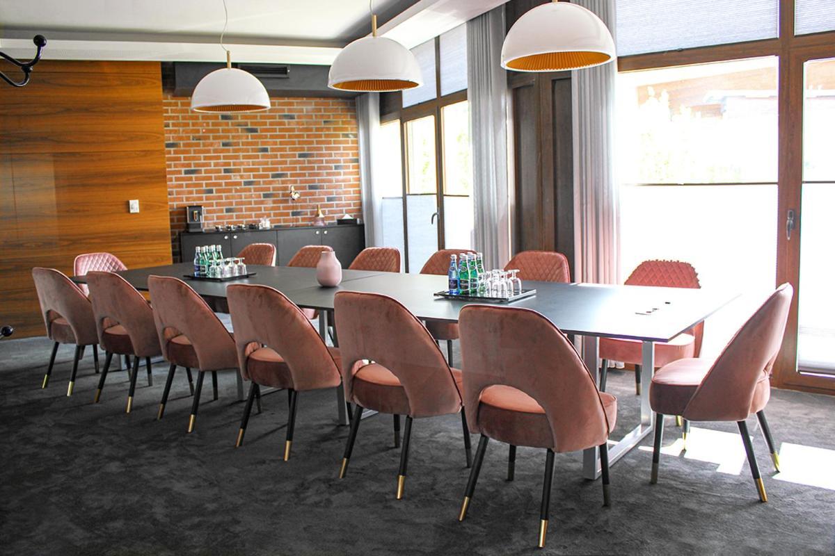 Willa Port Ostróda Exteriör bild Meeting room