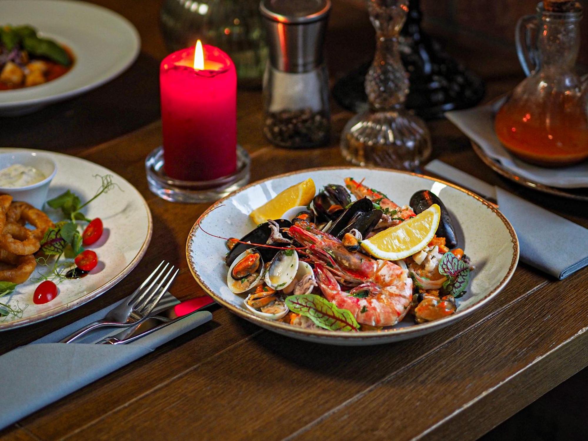 Willa Port Ostróda Exteriör bild Seafood salad