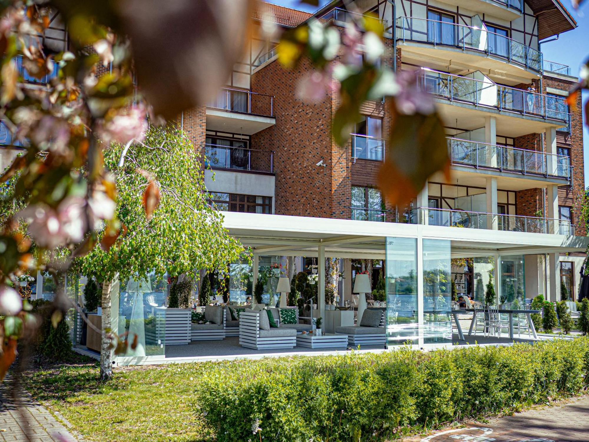Willa Port Ostróda Exteriör bild The hotel's main entrance
