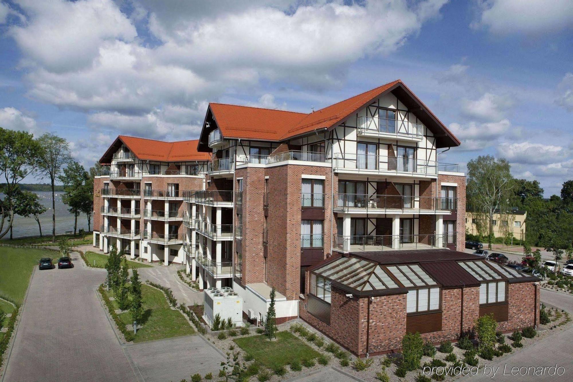 Willa Port Ostróda Exteriör bild Residential complex in Nida